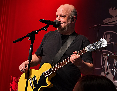 Hans Roofthooft (51), Sänger und Gitarrist bei F.O.D. mit zwei Soloalben, textet am liebsten über Dinge, die um ihn herum geschehen. „Vielleicht ein bisschen zu persönlich“, wie er meint.