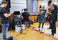 Bei den Aufnahmen des DRAGONY-Songs im Studio