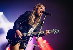 Lzzy Hale von HALESTORM live in München