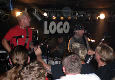 BIOHAZARD beim Abriss im Hamburger Logo