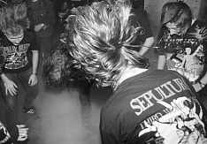 Heavy Metaller in der Disco Fantasy (Dezember 1994) in München-Neuaubing