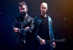 Timo Fritsch (l.) und Peter Brandsch (r.) fühlen sich im Powermetal zu Hause – neben der positiv-motivierenden Musik geht es auch um die für absurden Quatsch offene Gemeinschaft.