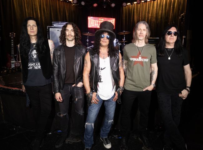 SMKC (v. l.): Todd Kerns, Frank Sidoris, Slash, Myles Kennedy und Brent Fitz