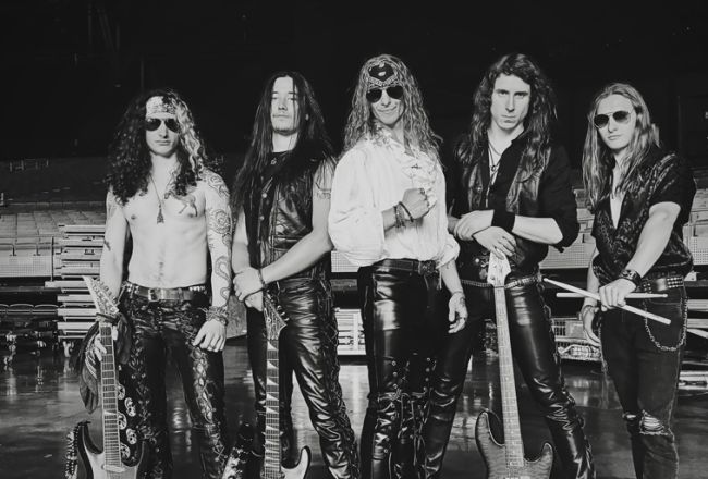 Gehören für viele Fans zu den Hoffnungsträgern des klassischen Heavy Metal: WINGS OF STEEL.