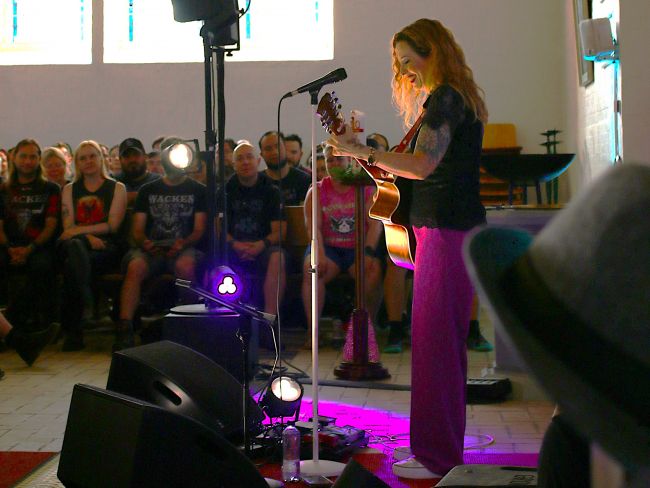 Anneke van Giersbergen in der Wackener Kirche